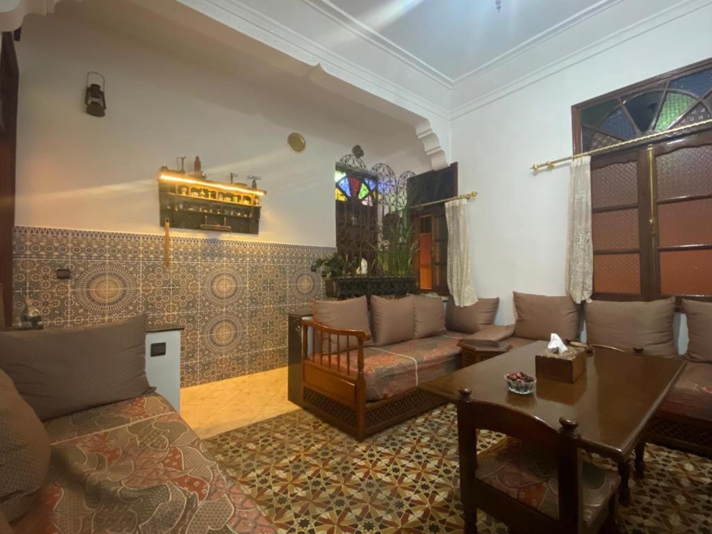 Appartement Meuble 5 Personnes En Plein Centre Ville Rabat Exterior foto
